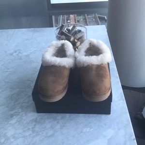 NWOT UGG slippers sz10 - FINAL SALE